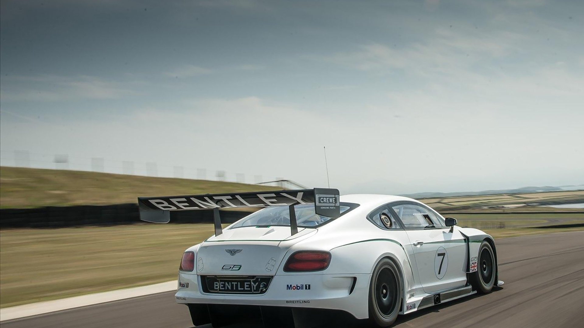 强侧逼抢引诱对方转移失误